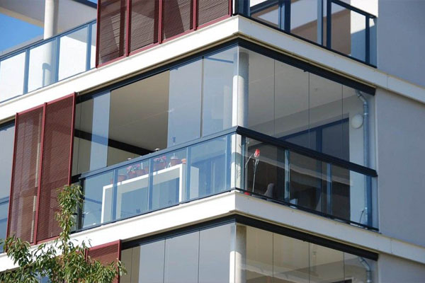 قیمت شیشه بالکن ریلی تاشو